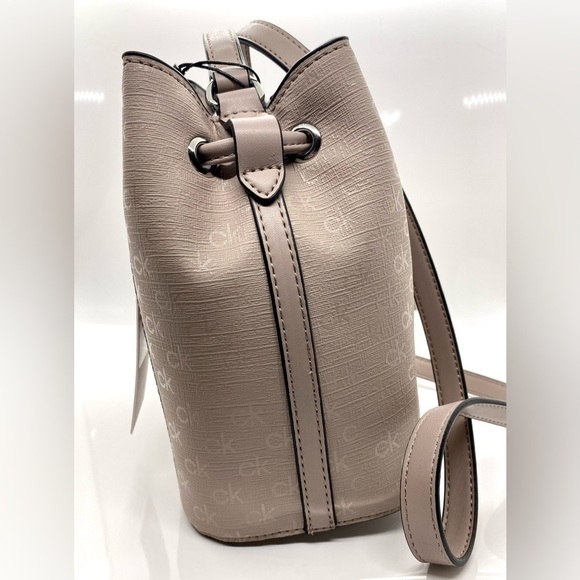 Calvin Klein Faux Leather Bucket Patch Work Bag Crossbody Nude Gabrianna Hobo - Picture 6 of 10